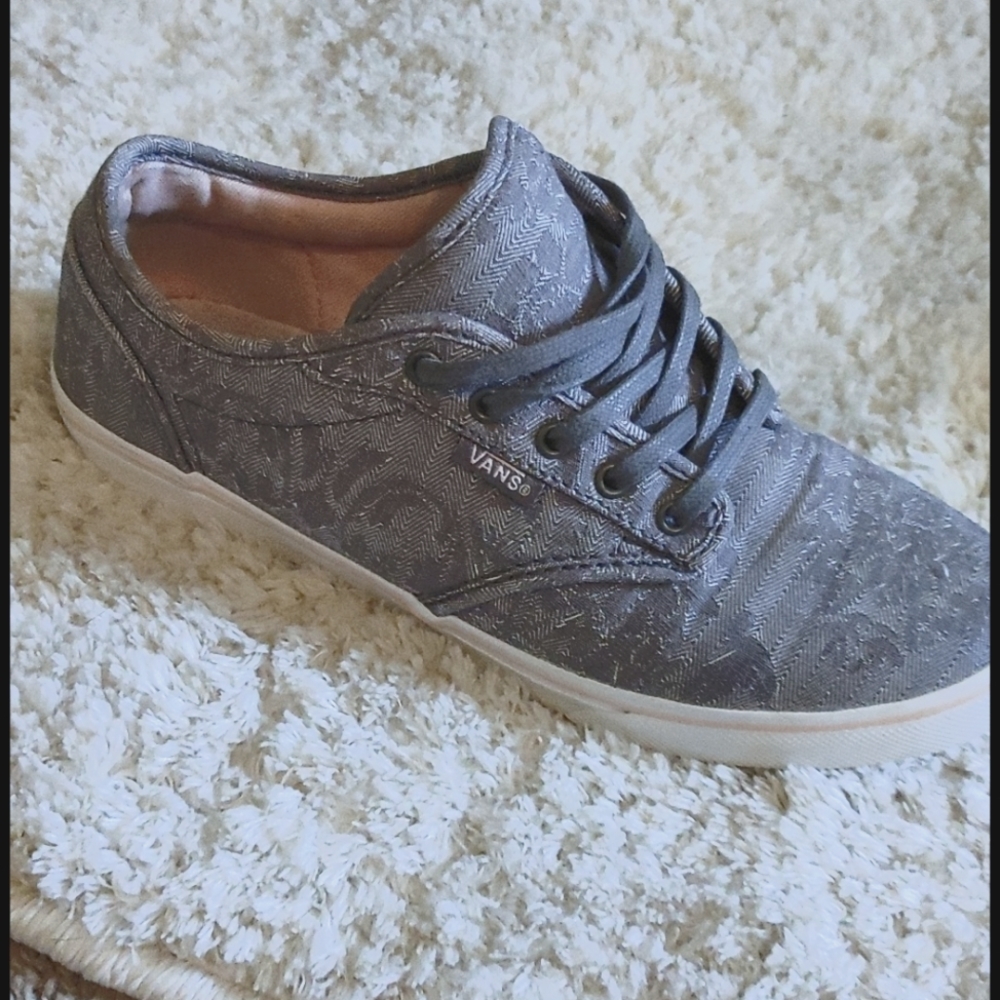 Unique no longer made, women Vans sneakers